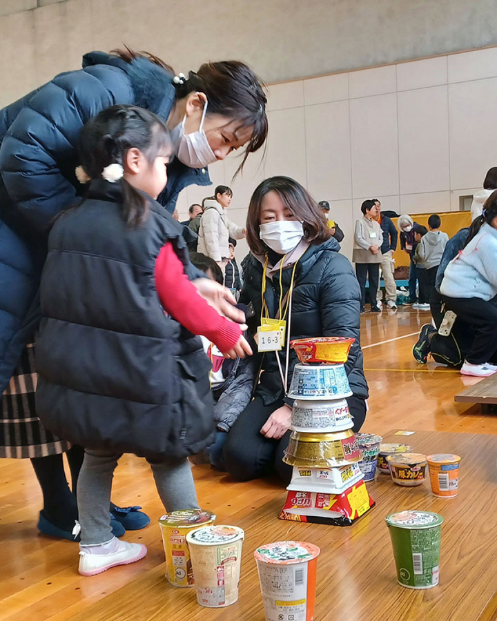 カップラーメン積みの様子